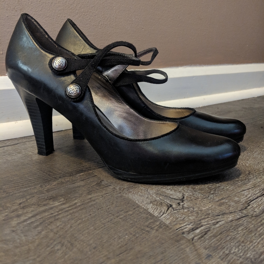 Black heels size 9.5